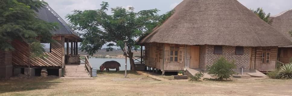 Tembo Safari Lodge Katunguru Exterior foto